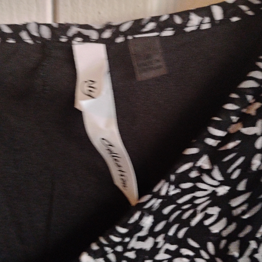NY Collection Monochrome Patterned Blouse - Picture 5 of 11